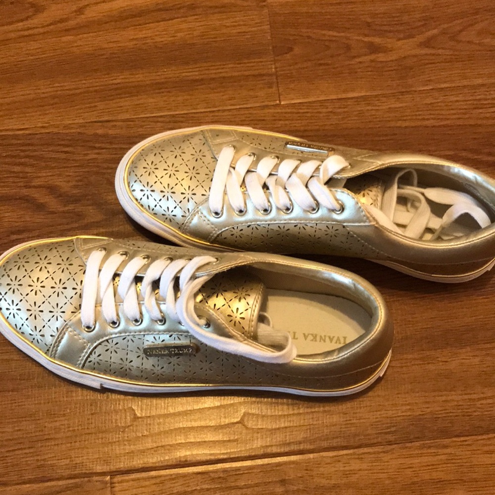 Ivanka Trump golden sneakers size 7,5